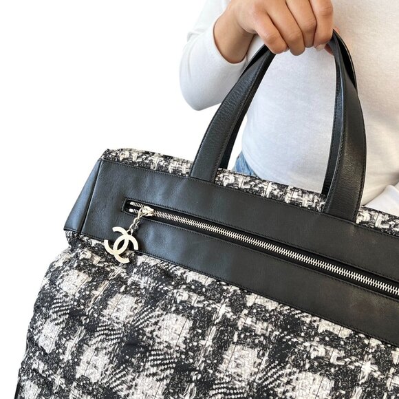 CHANEL Vintage 2013 CC Logo Tweed Print Tote Bag Black Silver Nylon [105104] - Picture 2 of 13